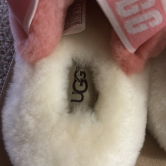 UGG slides - Picture 4 of 6